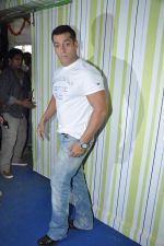 Salman Khan on the sets of Bigg Boss 6 in Lonavla, Mumbai on 30th Nov 2012 (194).JPG